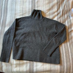 Charcoal grey Everlane 100% cashmere mock neck sweater